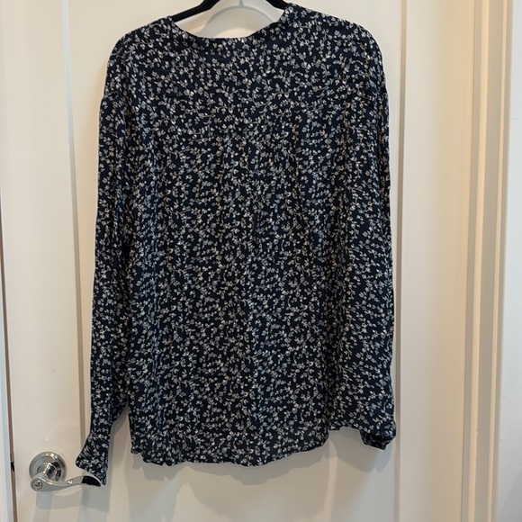 GAP - long sleeved rayon blouse.  NWT. XXL. - Picture 4 of 5